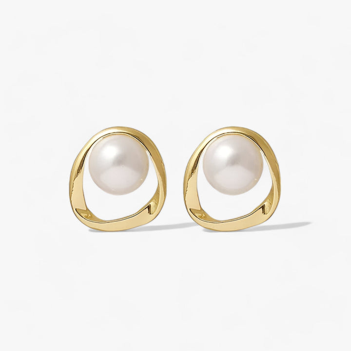 Lottie | Dames oorbellen met parel en asymmetrisch design