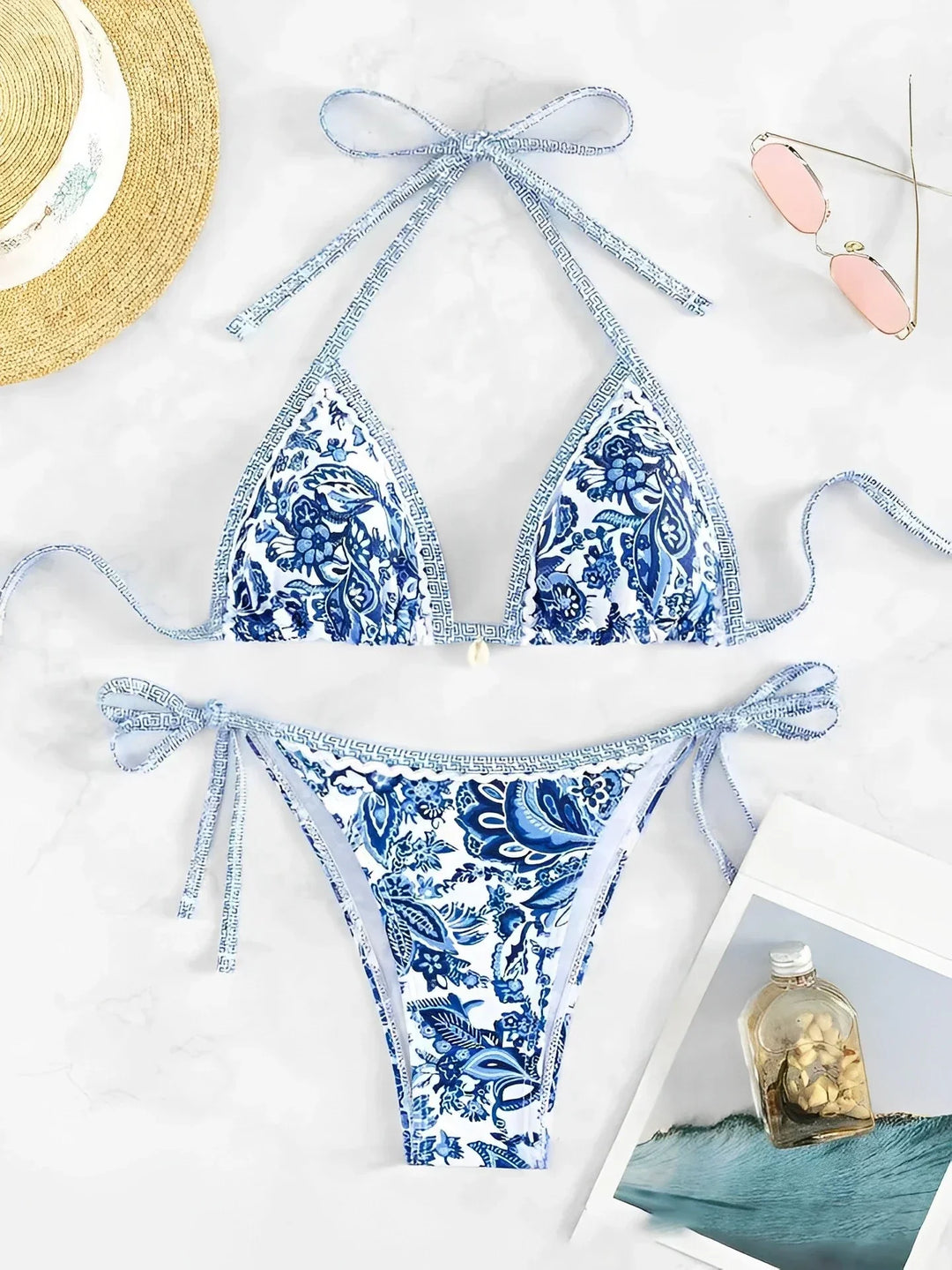 Liana | Dames bikini met strikkoorden en paisleyprint