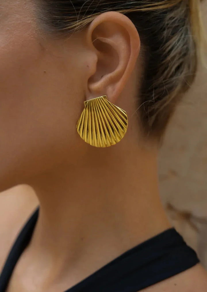 Skylar | Dames oorbellen met schelpdesign en structuurafwerking