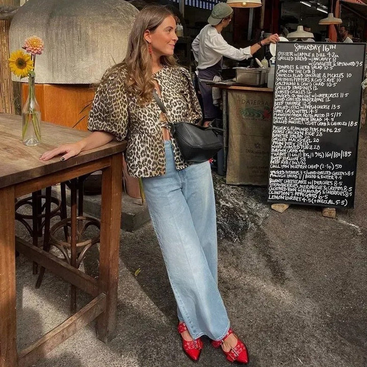 Tara | Dames top met strikdetail pofmouwen