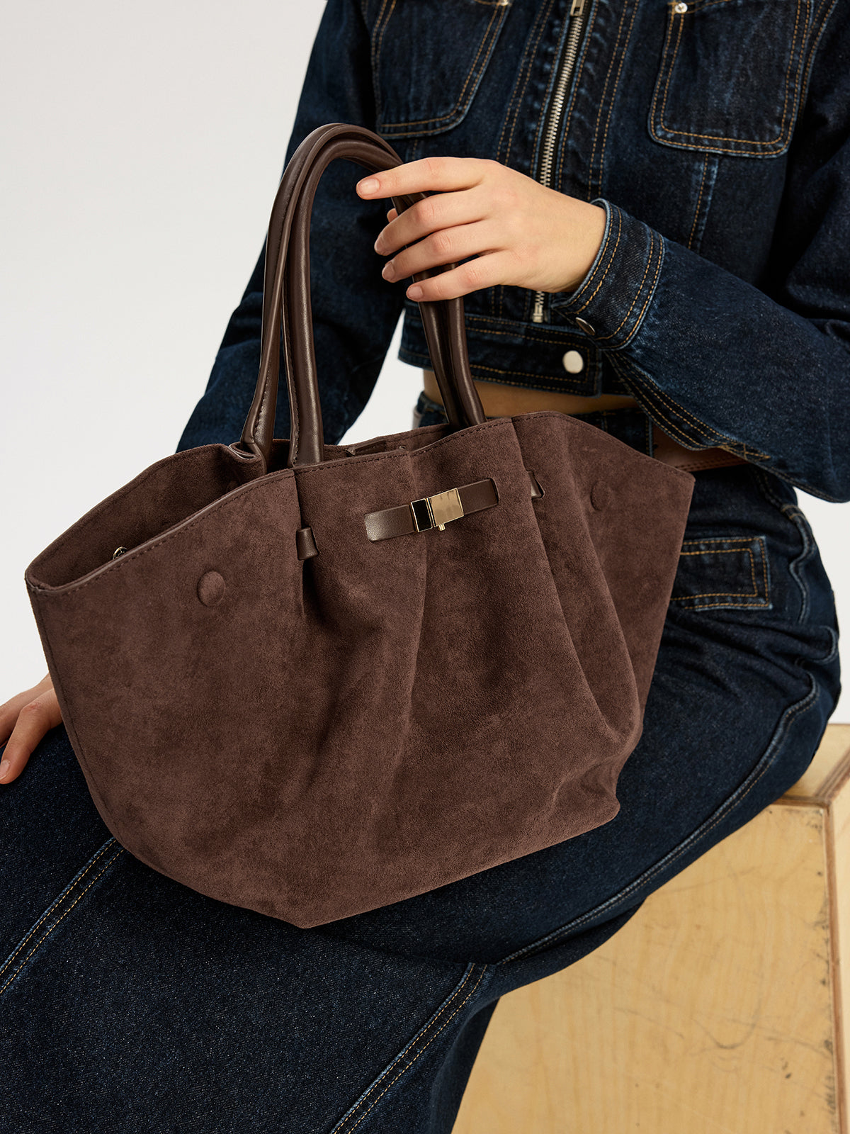 Julie | Shopper met Leren Handvatten en Goudkleurige Sluiting – Compacte Dames Tas