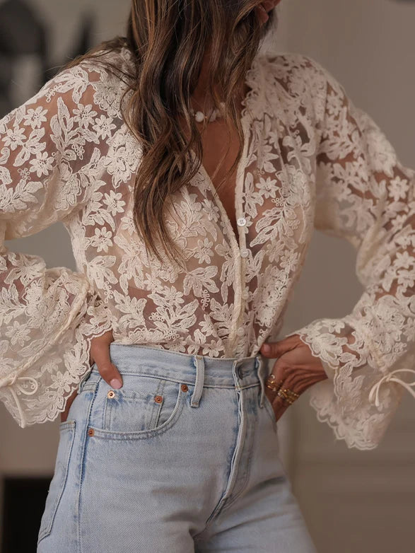 Stijlvolle_Kanten_Shirt_met_Ruches_en_Lange_Mouwen_2.webp