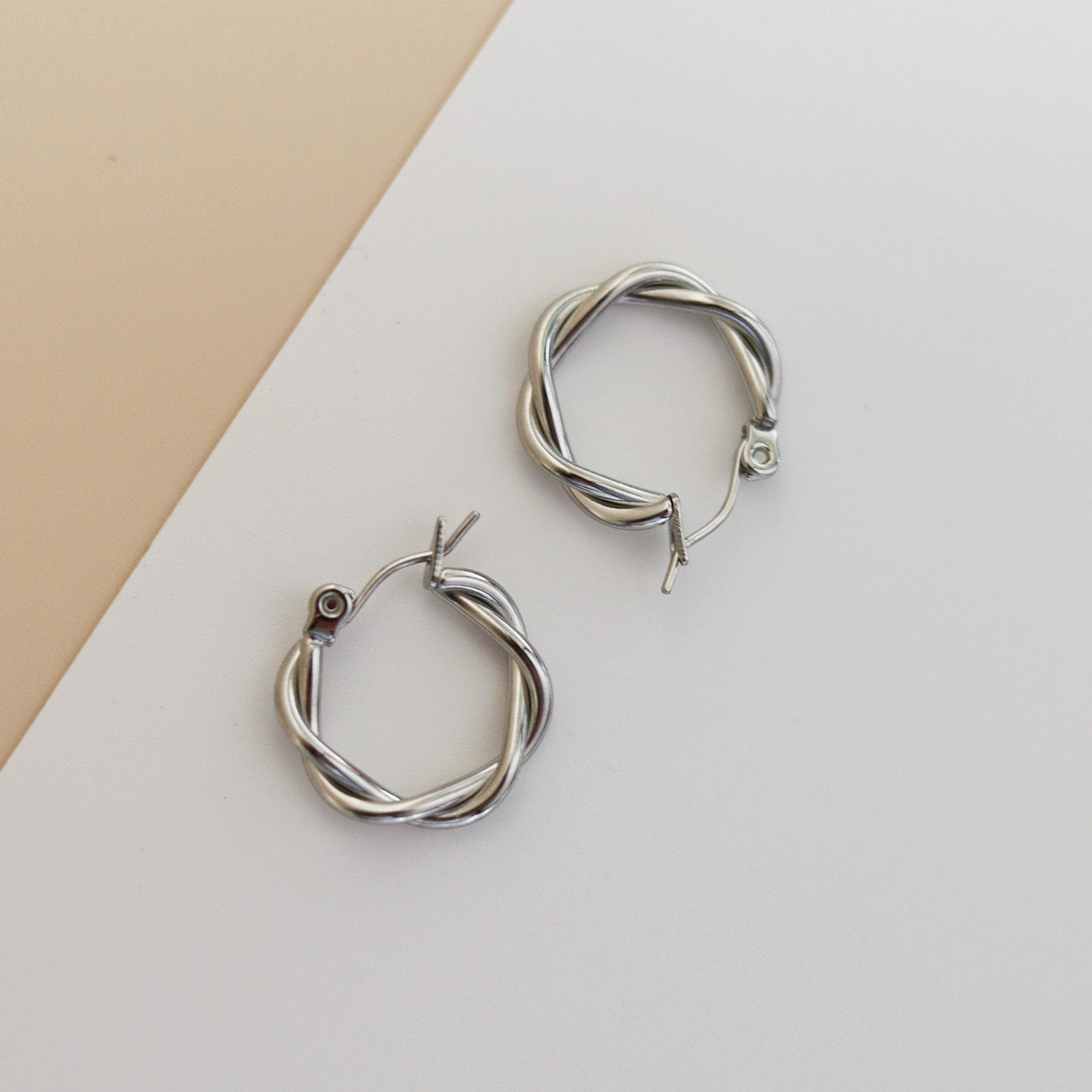 Tasja | Elegante Twistende Mini Oorringen
