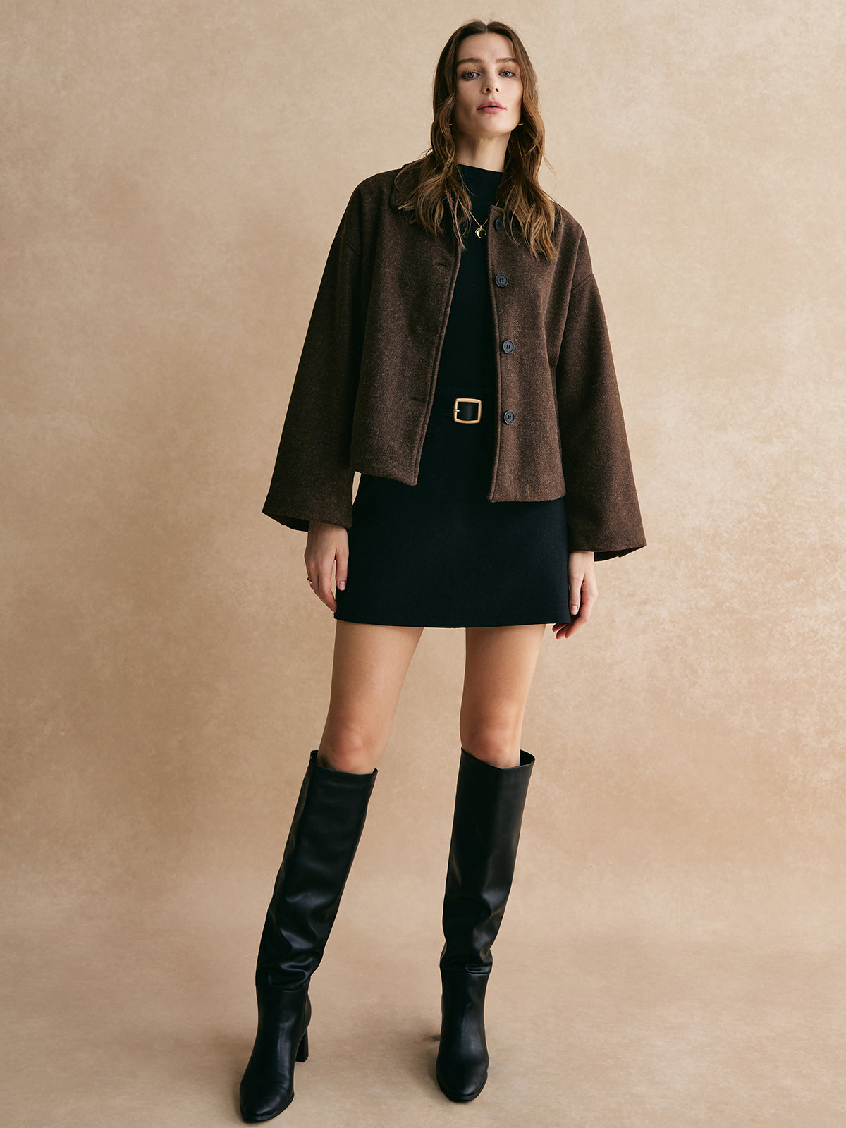 Klotina | Bruine Blazer Dames - Tijdloos Design met Opvallende Zwarte Knopen