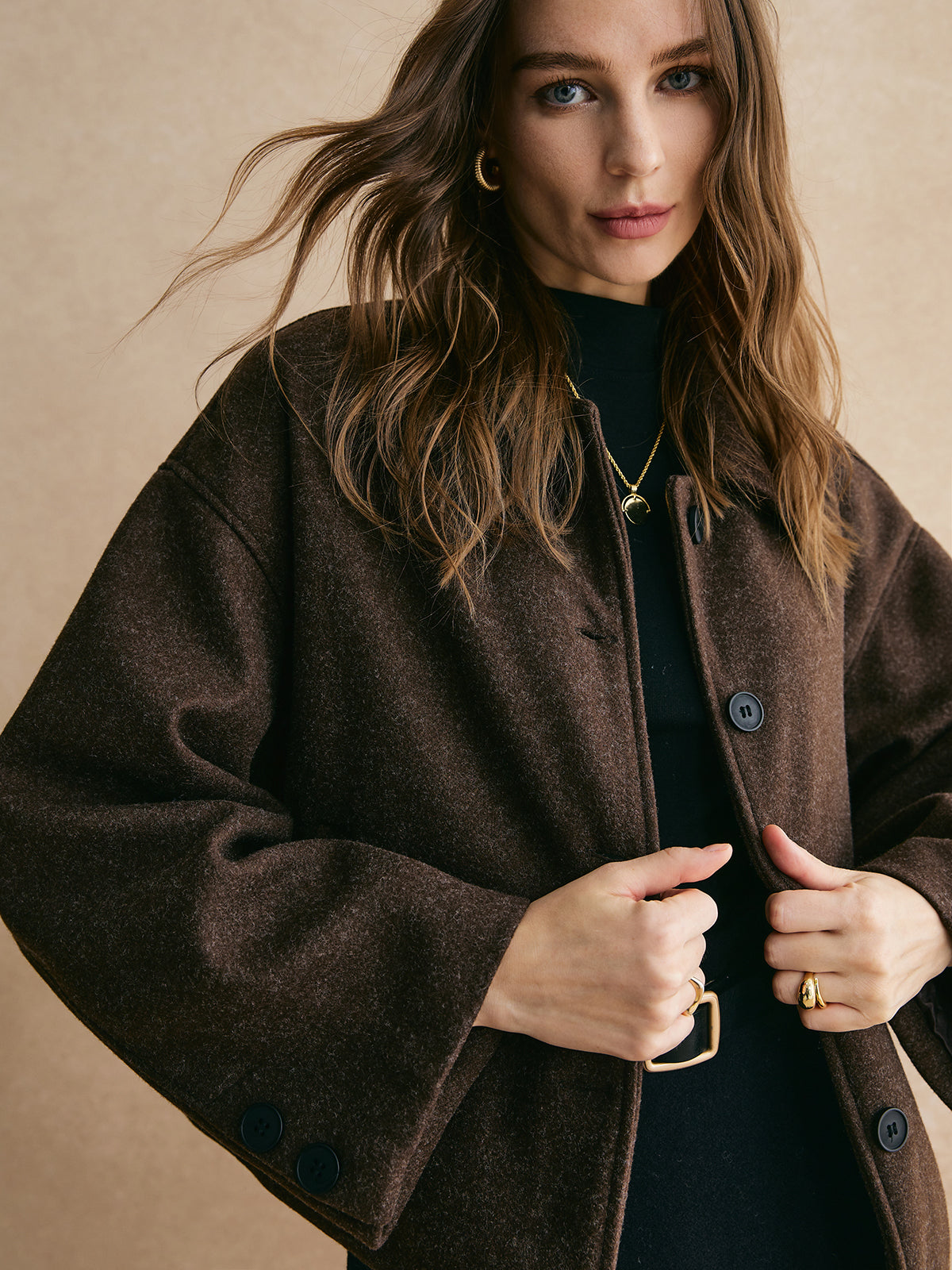 Klotina | Bruine Blazer Dames - Tijdloos Design met Opvallende Zwarte Knopen