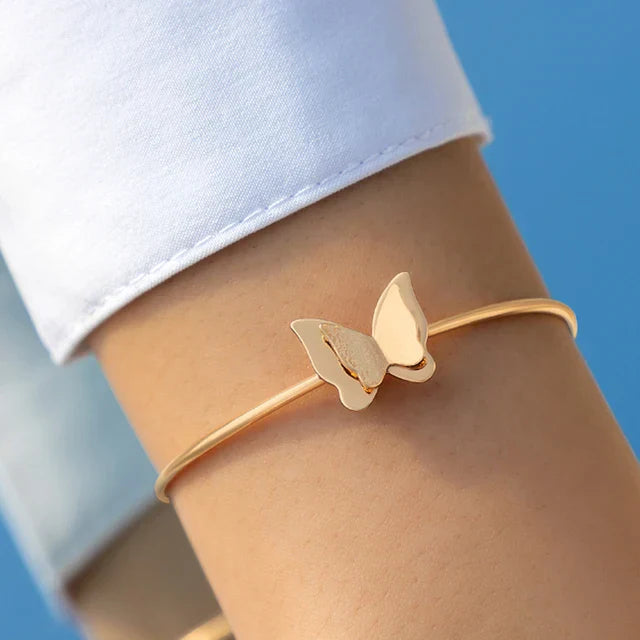 Iyla | Dames armband met verstelbaar ontwerp en kruisdetail