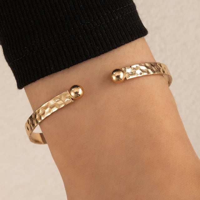 Goudkleurige Verstelbare Dames Armband – Kruisdesign
