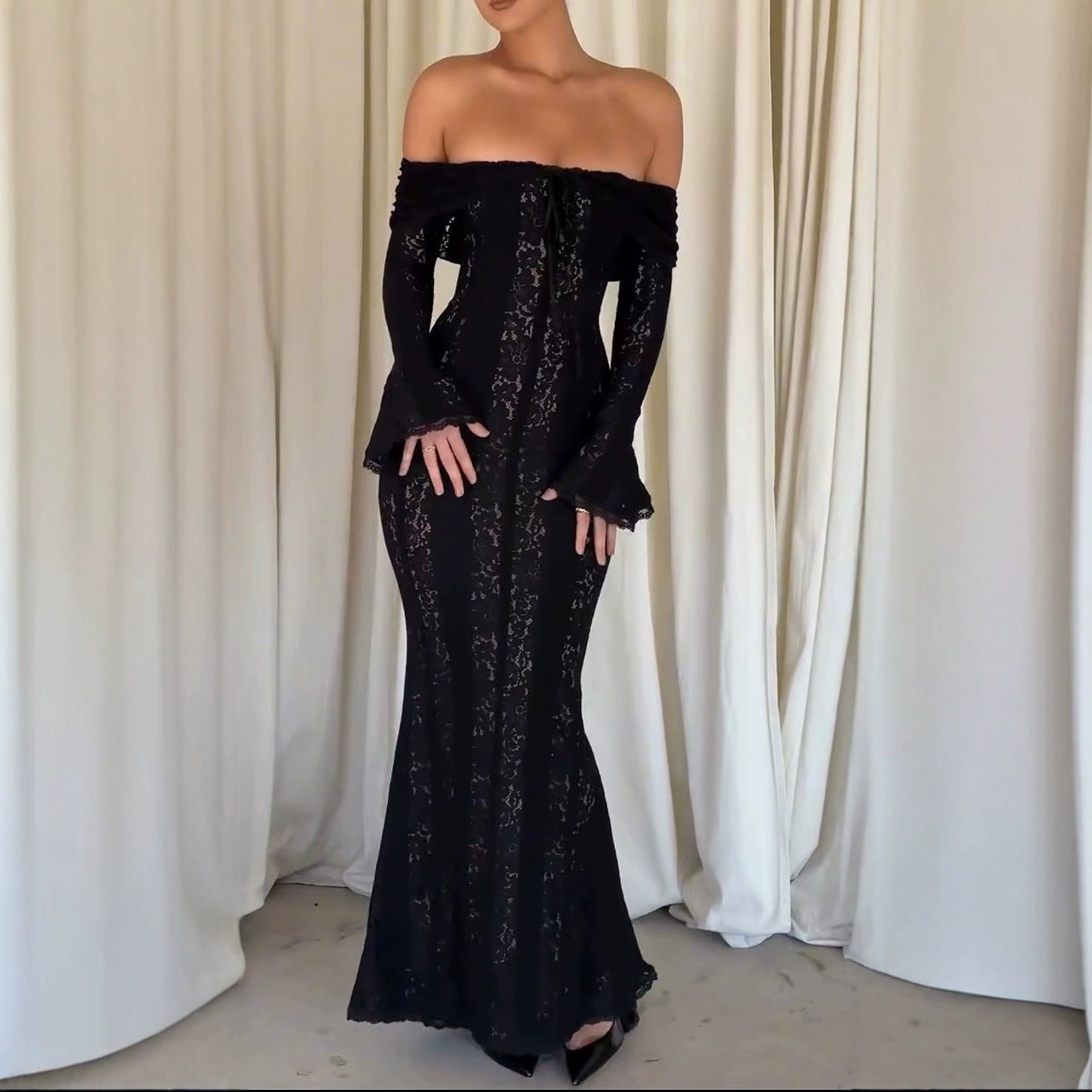 Wendy___Dames_Bodycon_Jurk_-_Spaghettibandjes_met_Luxe_Kant_0.jpg