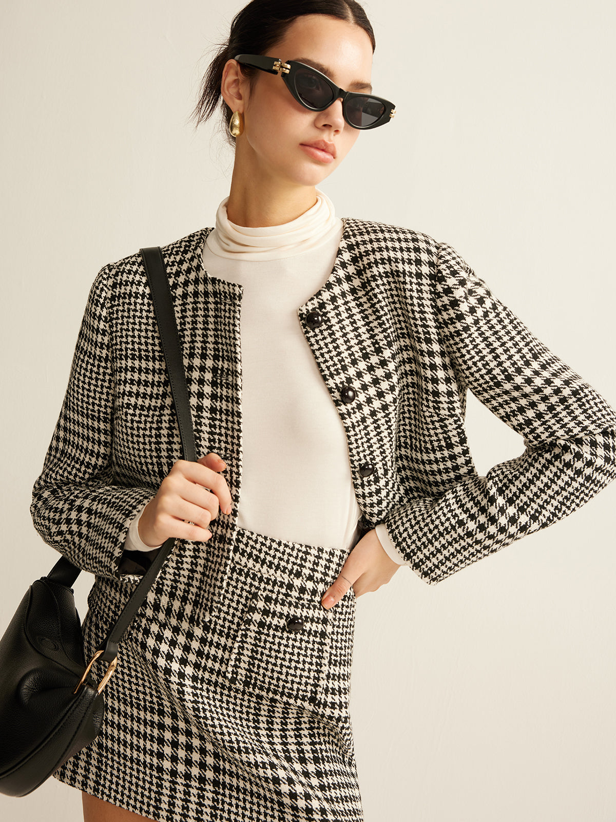 Azuro | Chique Wollen Regular Fit Damesjas met Korte Lengte