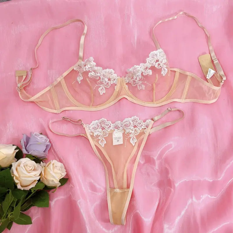 Aitana | Dames lingerieset met kant en beugelcups