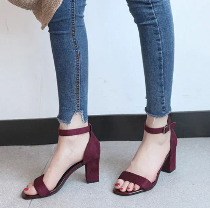 Jazline | Dames pumps met enkelband en blokhak