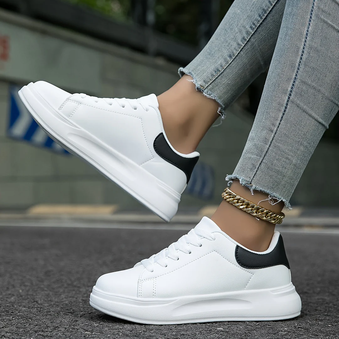 Magnolia | Damessneakers met vetersluiting en verhoogde zool