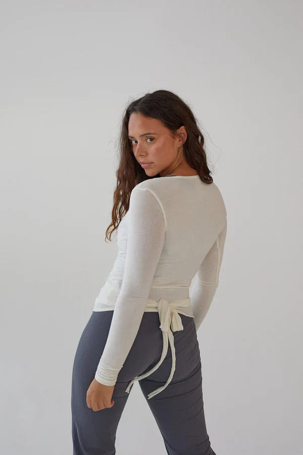 Zuri | Dames top wikkelmodel met strikdetail lange mouwen