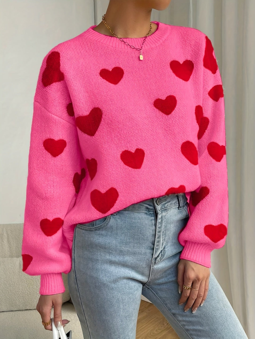 Sara | Roze trui met rood hartpatroon en ronde hals