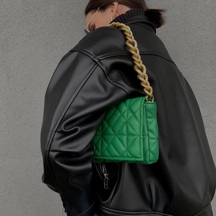 Josie | Dames schoudertas met kettingriem en klepsluiting